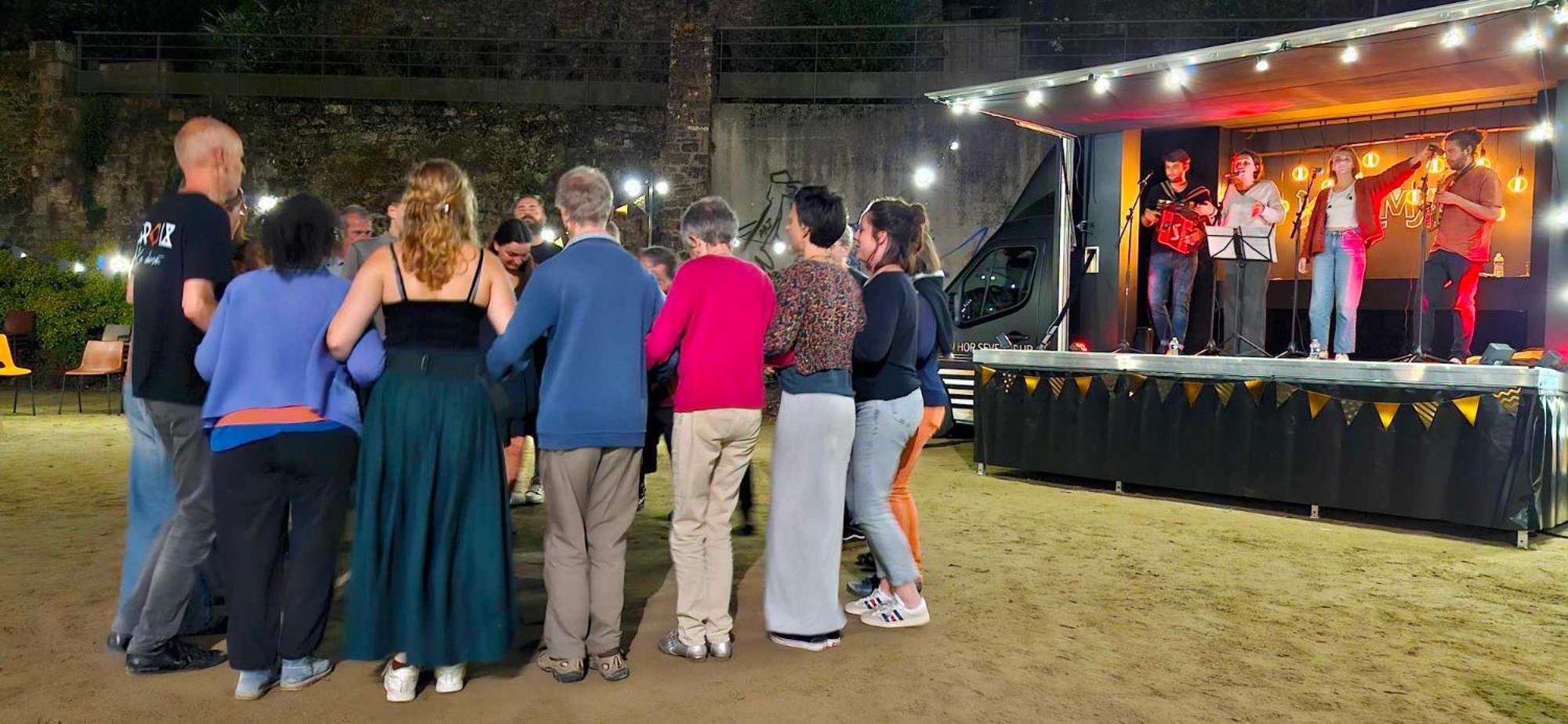 Glomel Le Vert Nomade المظهر الخارجي الصورة
